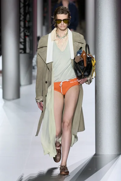 Look 25